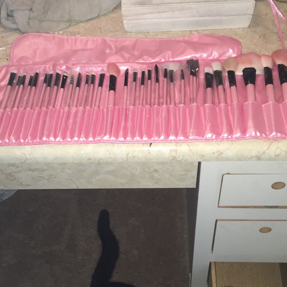 3 for 6 deal/Make up brushes